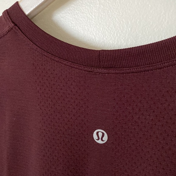 Lululemon tee - Picture 3 of 4